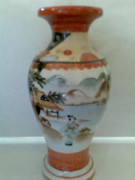 Vase (petit) en porcelaine du Japon 