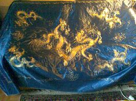 Panneaux (2) en soie bleue chinois av. dÃ©cor dragons fil d'a