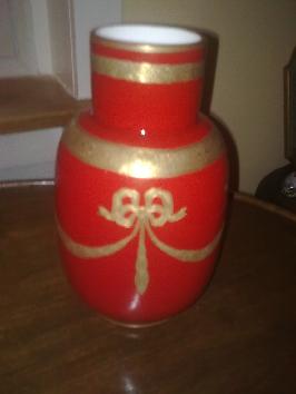 Vase en opaline rouge N.III à décor dorure