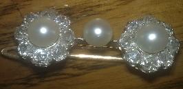 Broche AU 750 rouge - 3 perles et 16 diamants taille de rose