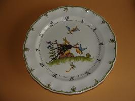 Assiette horloge de Moustiers - signee Dellerie